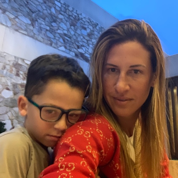 Meet your Posher, Lauren - Picture 3 of 3